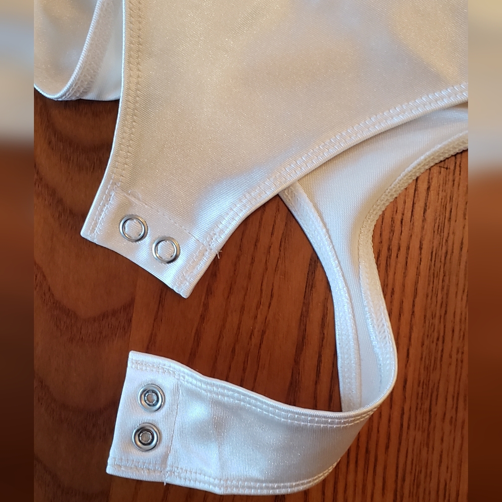 Shimmery eggshell bodysuit, size XS - NEW - Picture 3 of 10